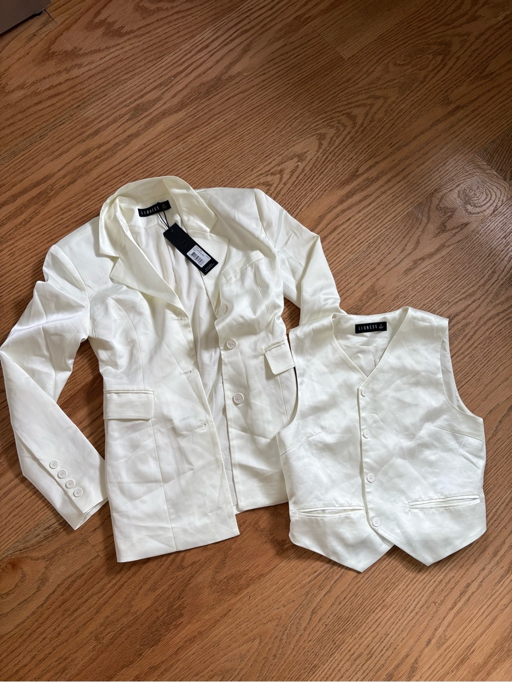Lioness vest & blazer set